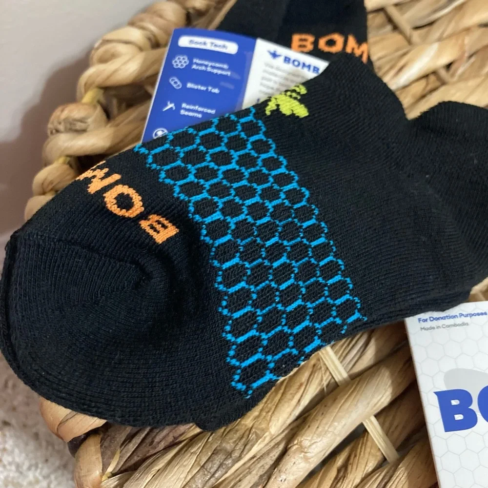 🆕 “Be Better” 1 pair of Bombas Black Ankle Socks with Blue/Orange Bumblebee! 💥 - Picture 3 of 6